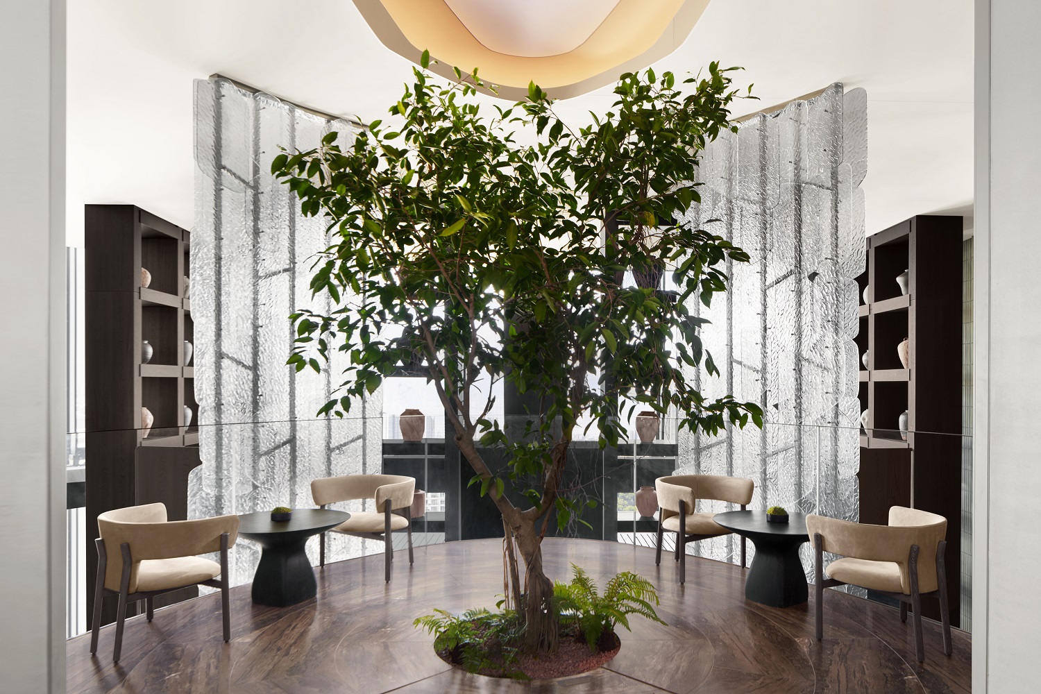 「ツリーハウス・ラウンジ」