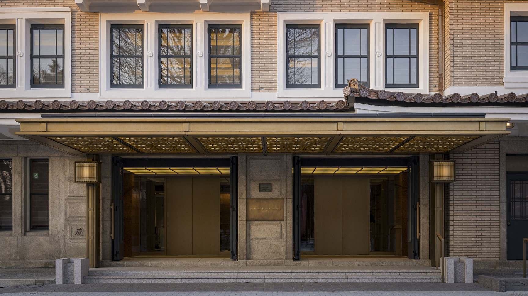 祇園甲部歌舞練場敷地内にある1936（昭和11）年に完成した劇場「弥栄会館」（登録有形文化財）の一部を保存・活用した帝国ホテル 京都