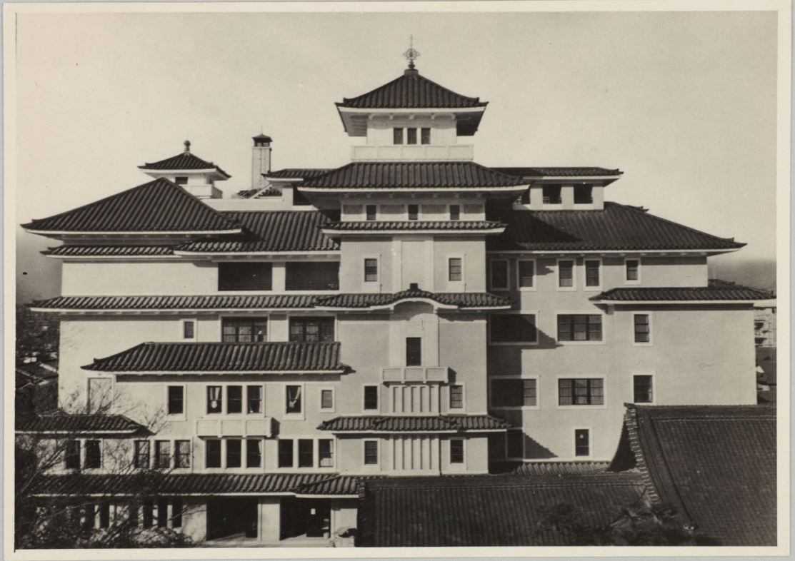 かつての弥栄会館正面（提供：八坂女紅場学園）