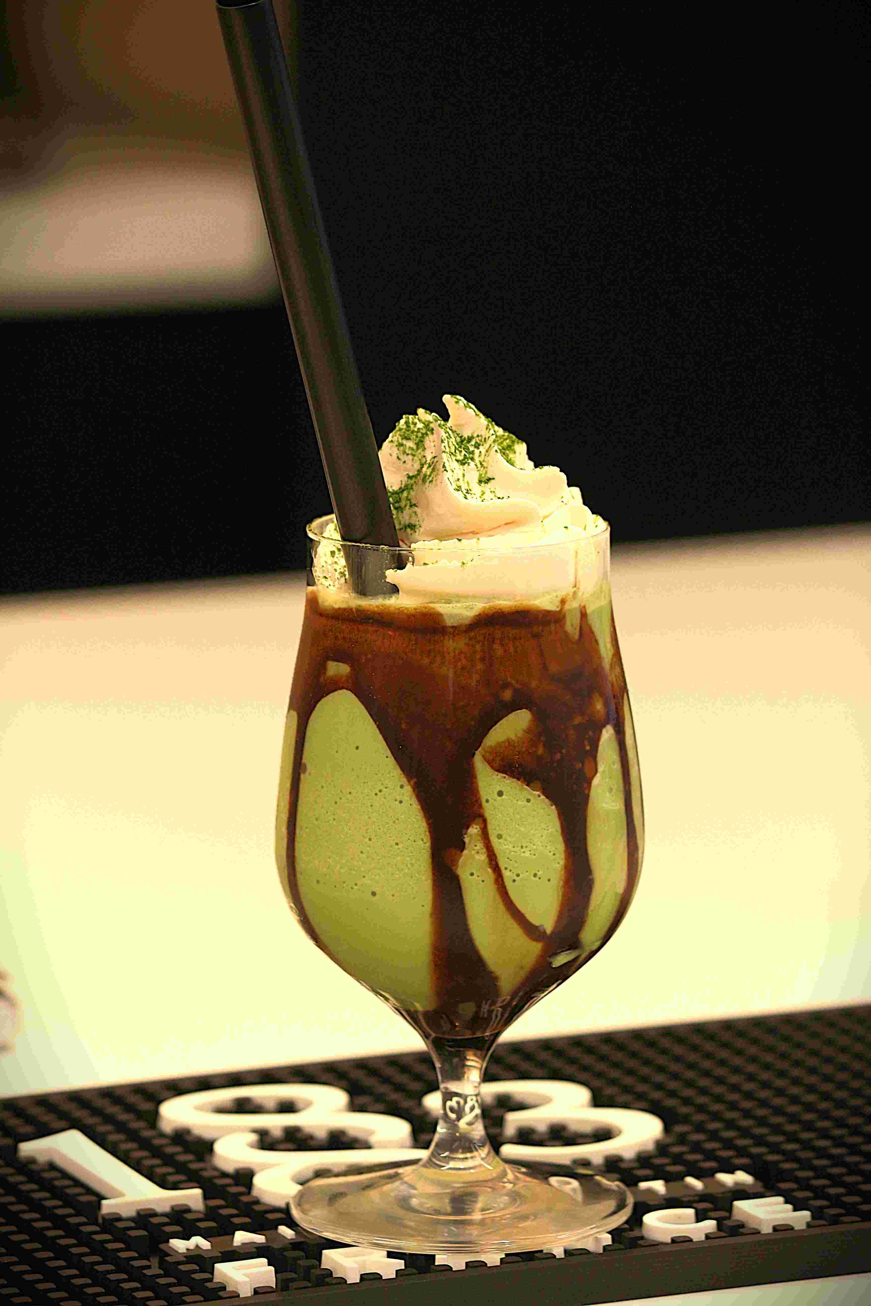 「濃厚抹茶の白玉デザートフラッペ」